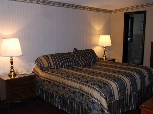 Chalet Inn & Suites Centerport Buitenkant foto